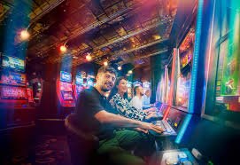 Antarmuka aplikasi mobile pusattoto dengan sportsbook Liga 1 dan opsi live-dealer